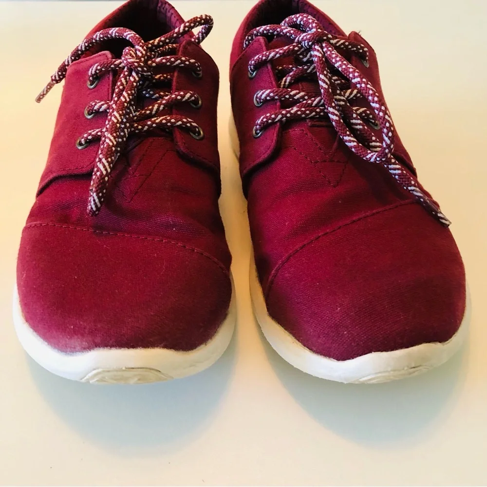 Toms Women’s Size 7 Maroon Burgundy Cherry Cola Red Wine Lace up Canvas Sneakers